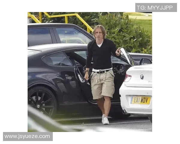 足球明星通勤车揭秘豪华与实用并存的完美选择